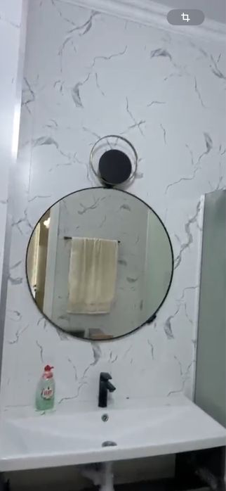 Продам зеркало с подсветкой.