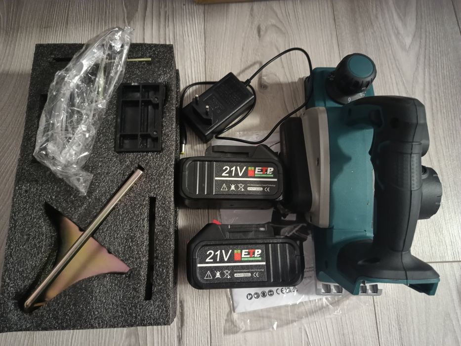 Rindea electrica cu doi acumulatori