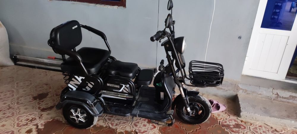 Скутер 3 колесний