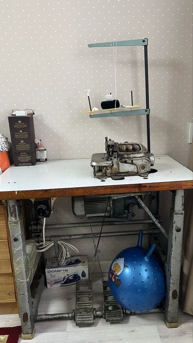 Продам оверлок советский