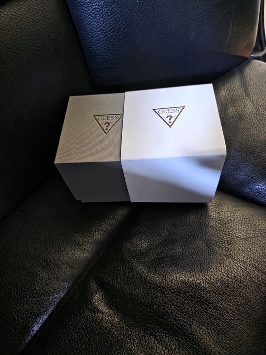 Часовник Guess чисто нов