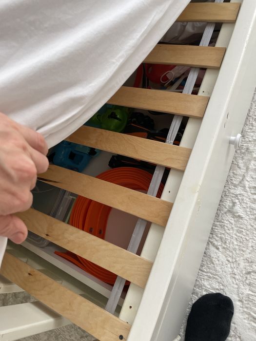 Продам 2 кровати с матрасами