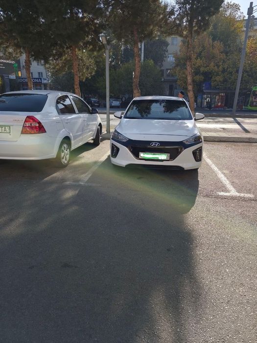 Электромобиль сотилади Hyundai ioniq 2017 холати яхши