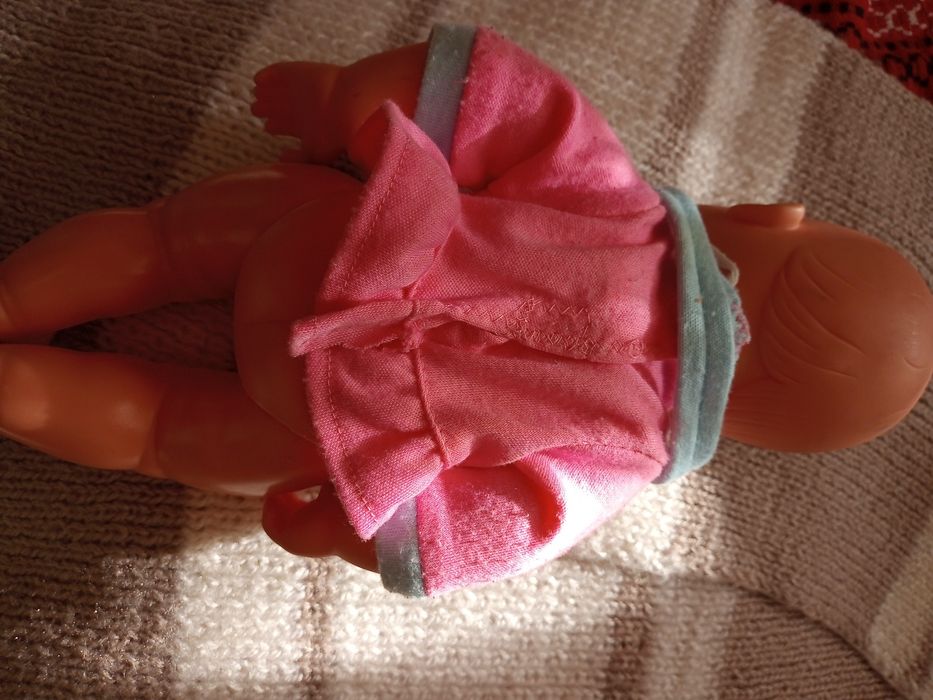 vând păpușă stare foarte bună