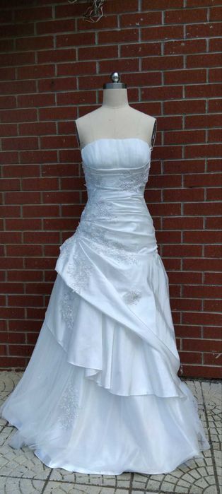 Невероятна стилна булченска рокля