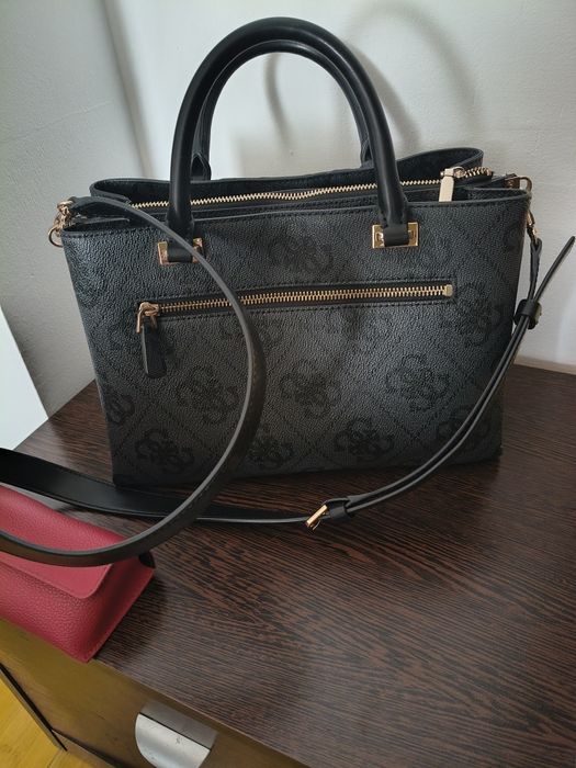 Poșetă tote femei Guess Erenia neagră cu logo print 910POSSHWSO7838060N