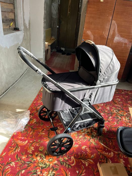 Коляска New Lux 2 в 1, в черном цвете