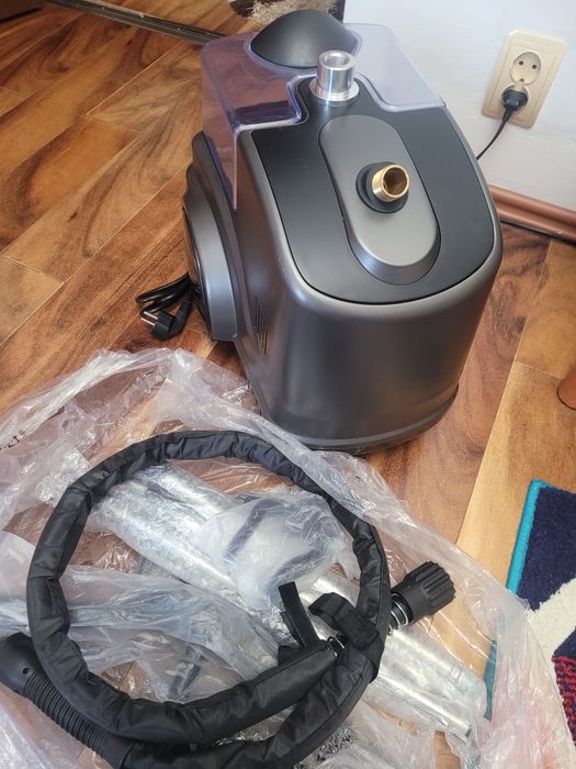 Aparat profesional de călcat și curățat haine