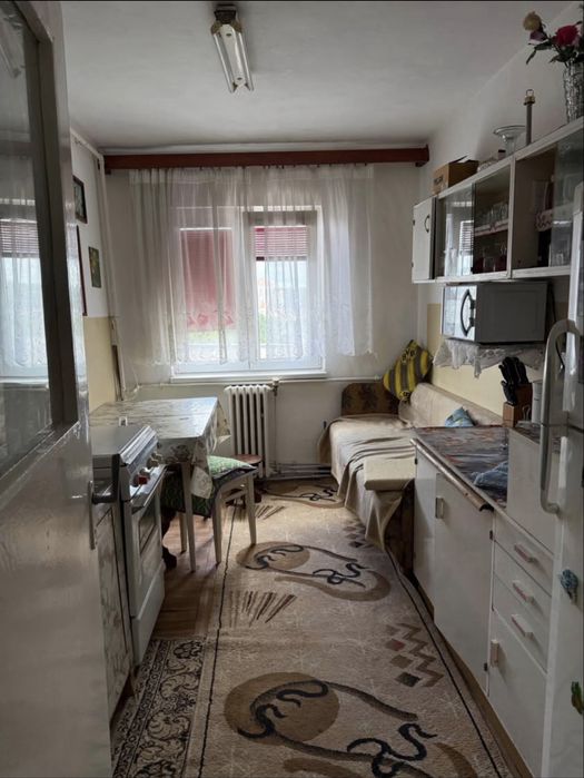 Vand Apartamet cu 3 Camere