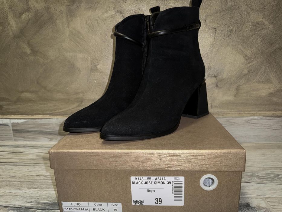 Botine elegante din piele naturală întoarsă, cu toc gros de 8,5 cm