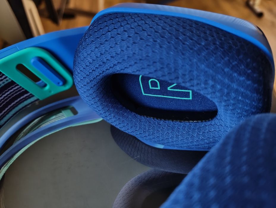 Продавам гейминг слушалки Logitech G733