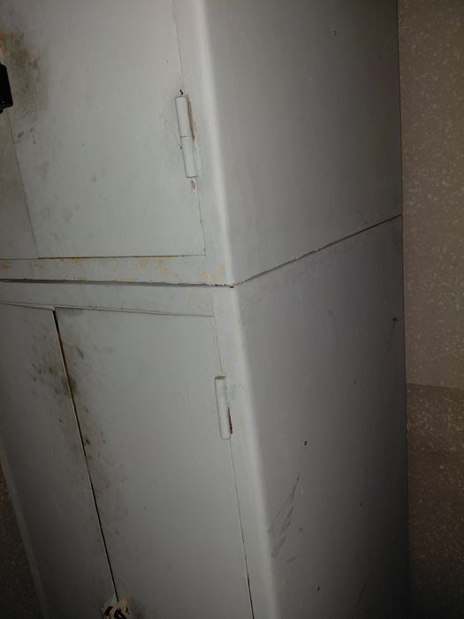 Продам железный шкаф