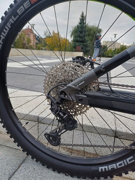 Vând bicicletă electrică full'suspension carbon CUBE