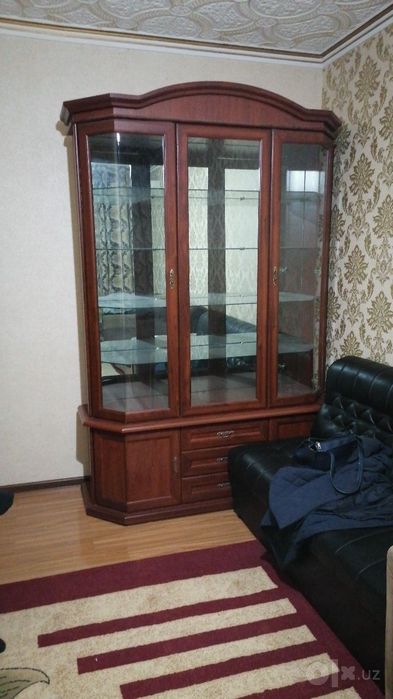 Срочно продаётся красивая, тяжёлая, импортная стенка из дуба.
