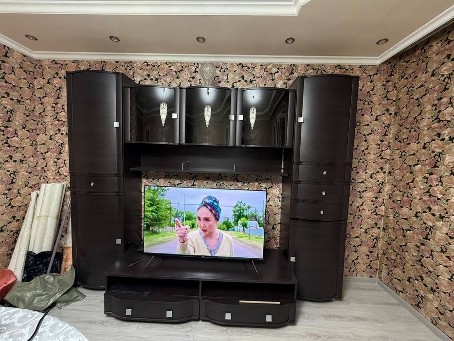 Срочно продам стенку в зал