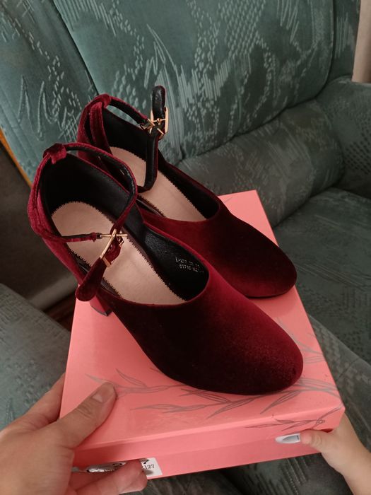 При покупке платье туфли в подарок