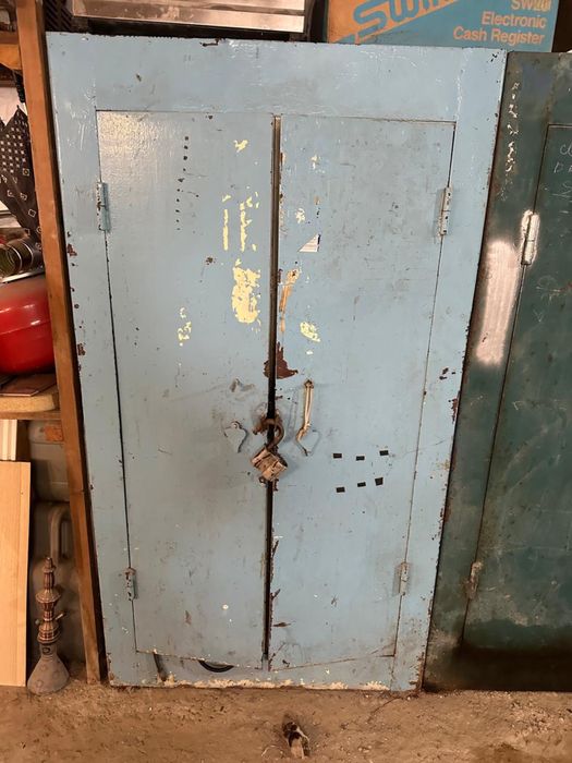 Шкаф металлический