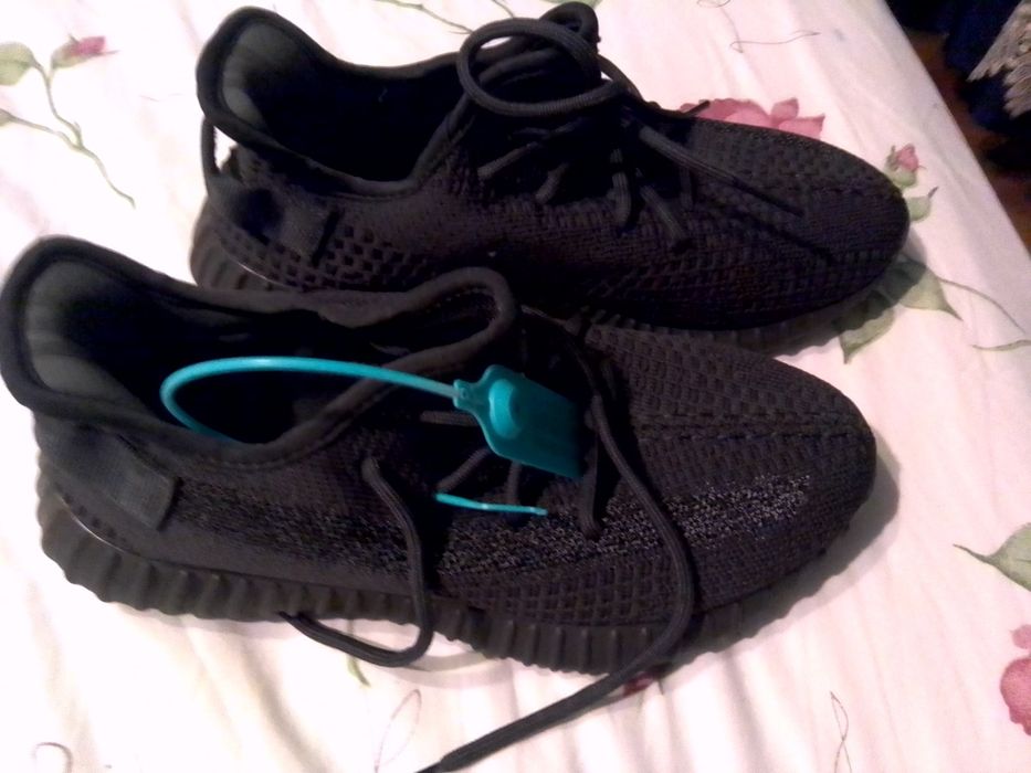 Adidasi Yeezy boost marime 40