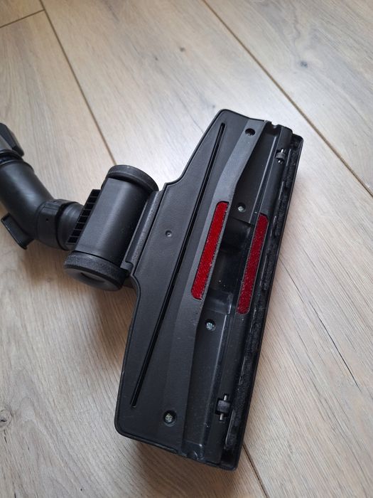 Пылесос вертикальный