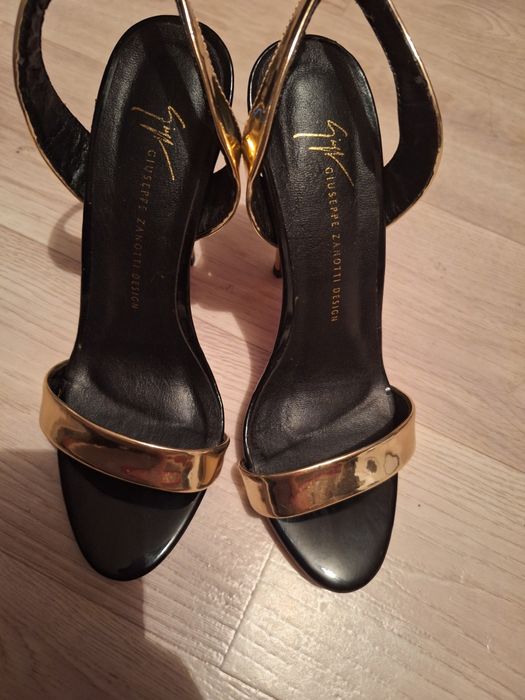 Босоножки продам