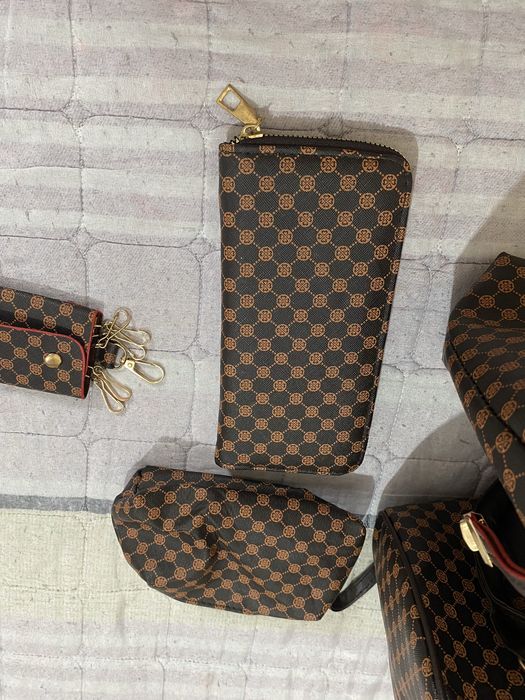 Безторг.  Набор  сумок  продам  новые .