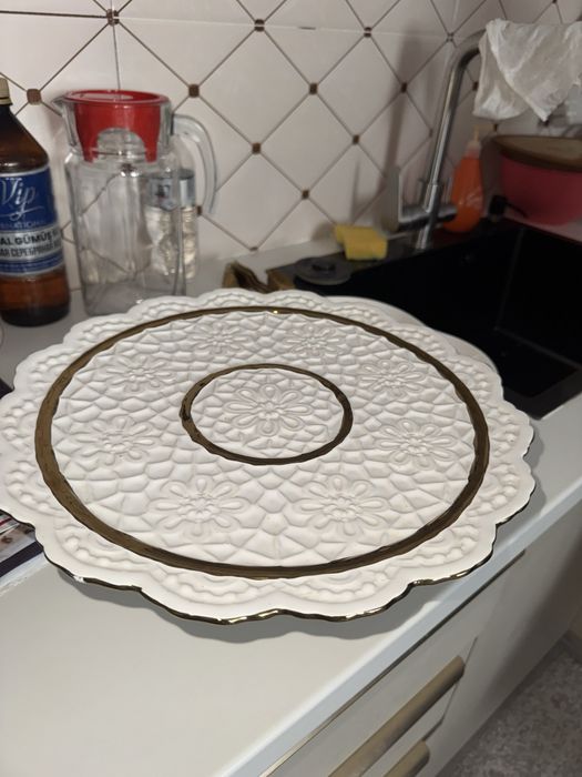 Тортовница белая