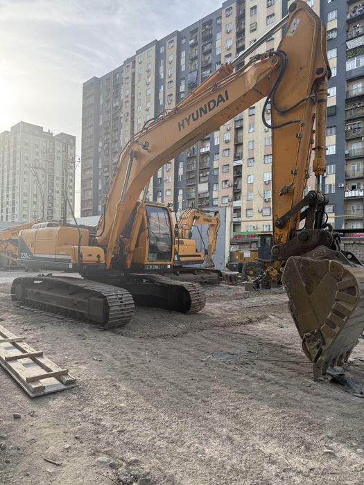 Продается HYUNDAI R220LC 2011год