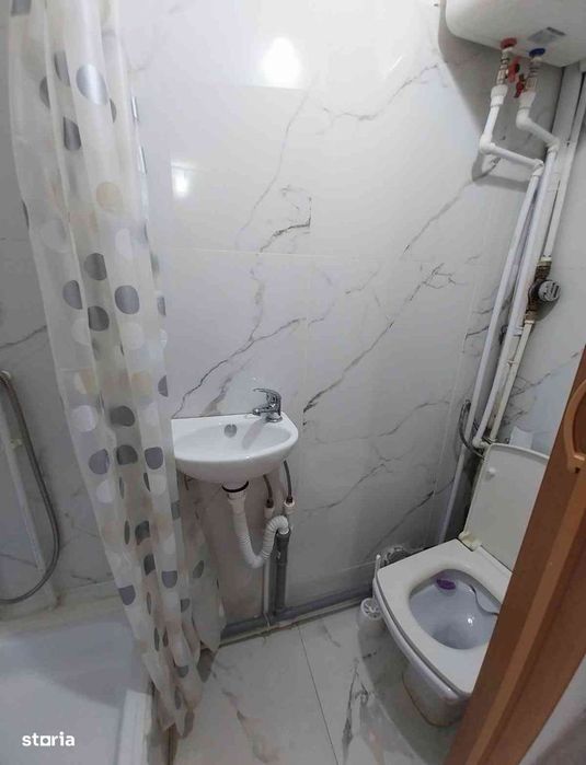 Cameră de cămin cu baie Nicolina și Baza 3