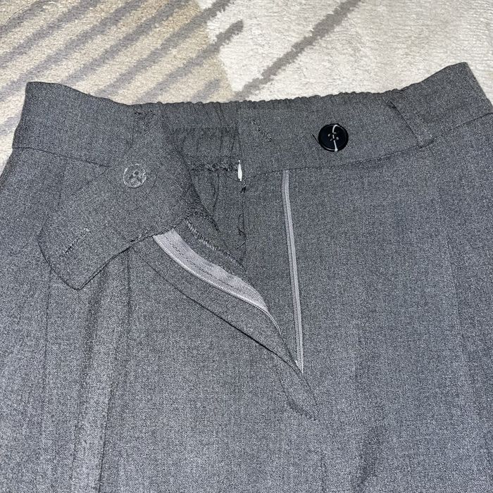 Пиджак с брюками серый