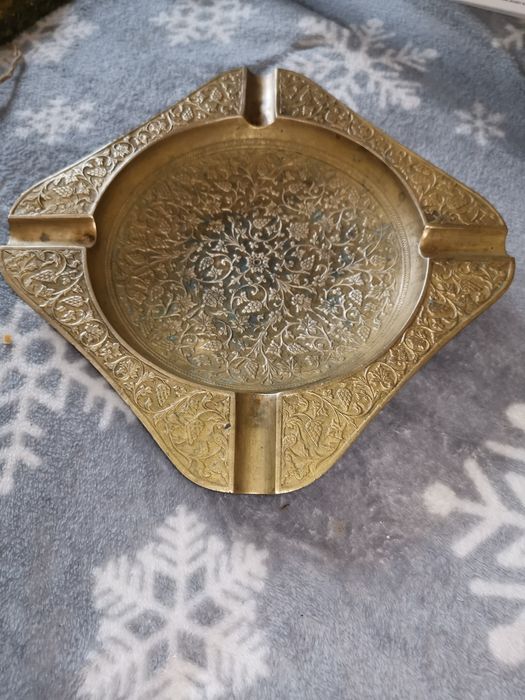 Стар месингов пепелник