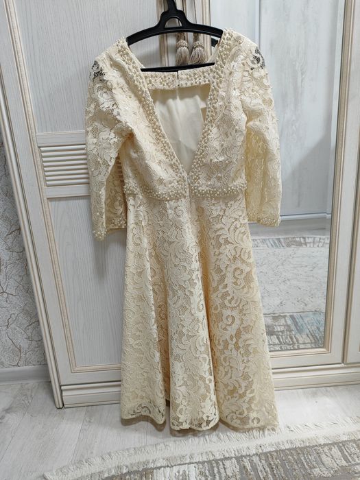 Платье вечернее молочное