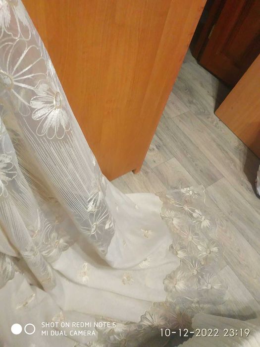 Продам тюль молочного цвета