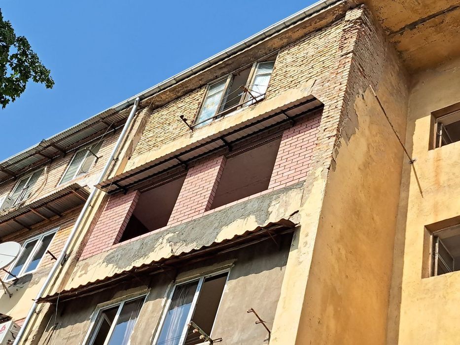 Установка козырьков над окнами  быстро и качественно