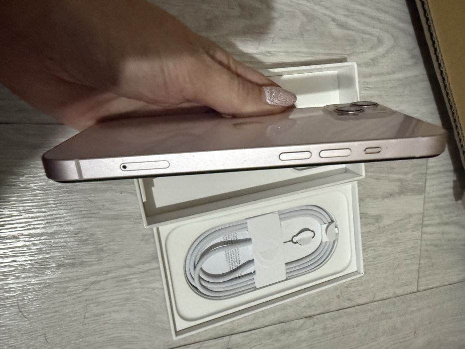 Айфон 13 розовый