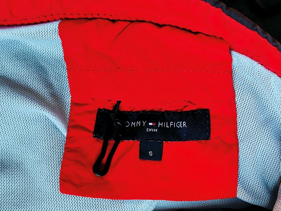 Pantaloni scurți Tommy Hilfiger.