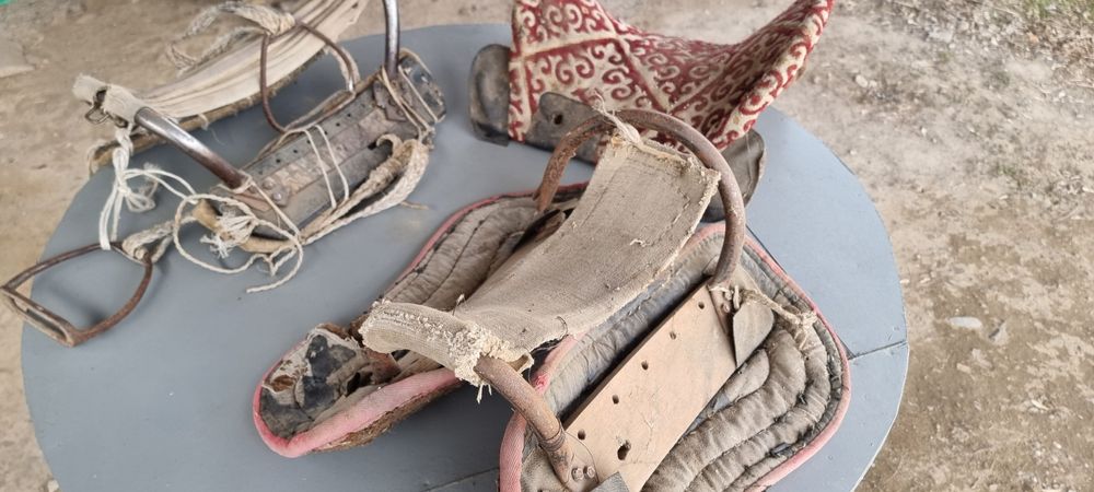 Седло два  штуки Красное продано