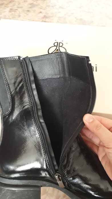 Продам демисезонные сапоги