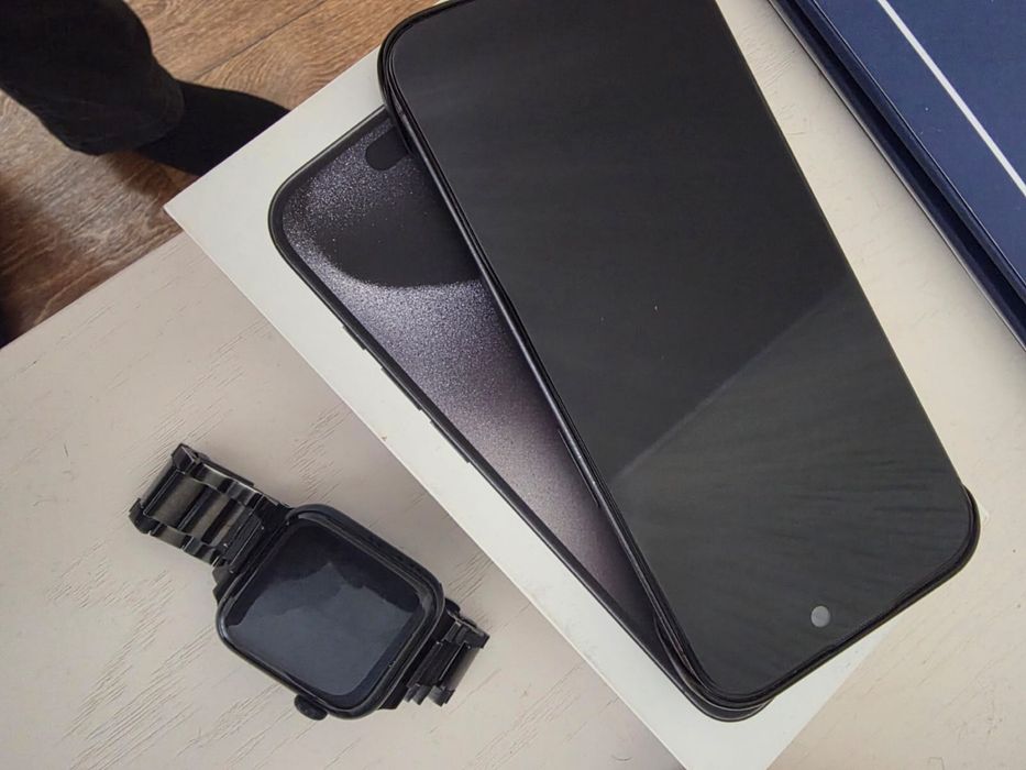 Продам айфон 15 про , 256 мгб и эплвотч