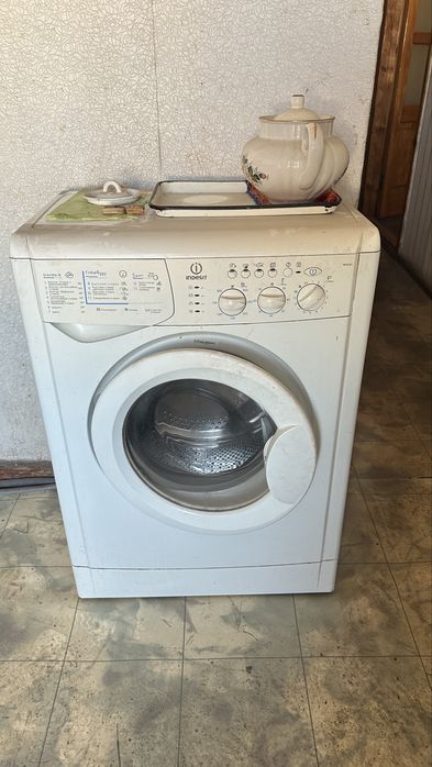 Продам стиральную машинку Indesit