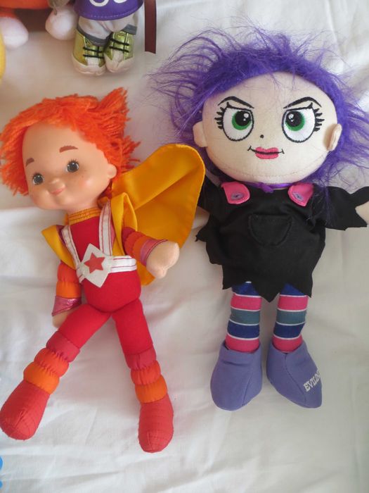 Плюшени играчки с любими приказни и анимационни герои