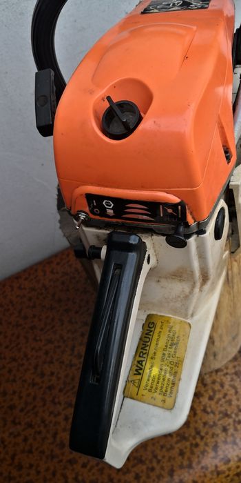 Drujbă Kraftech pe benzină
