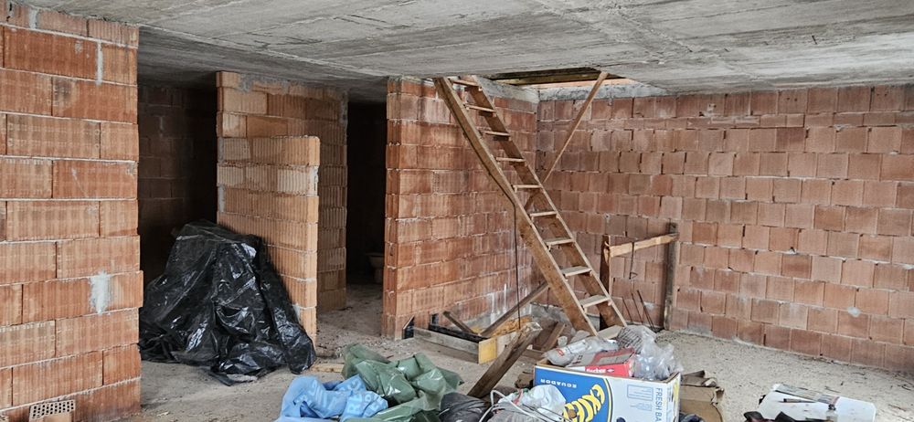 Casa la 2 minute de oras, în Barati, Margineni.