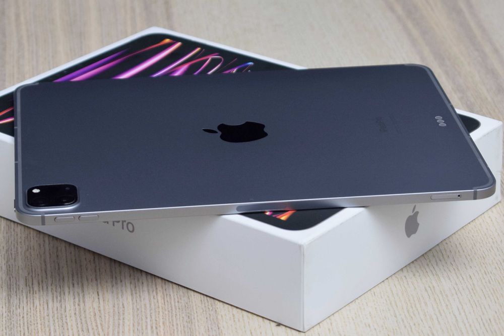 iPad Pro 11" M2 Cellular 5G pachet complet + husa folio Apple