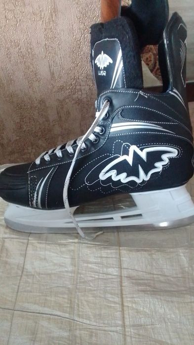Продам отличные коньки
