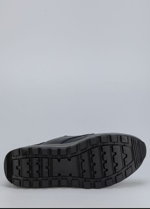 Мужской обувь (кроссовки)