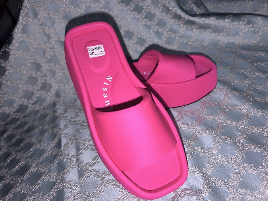 Продаются женские летние тапочки