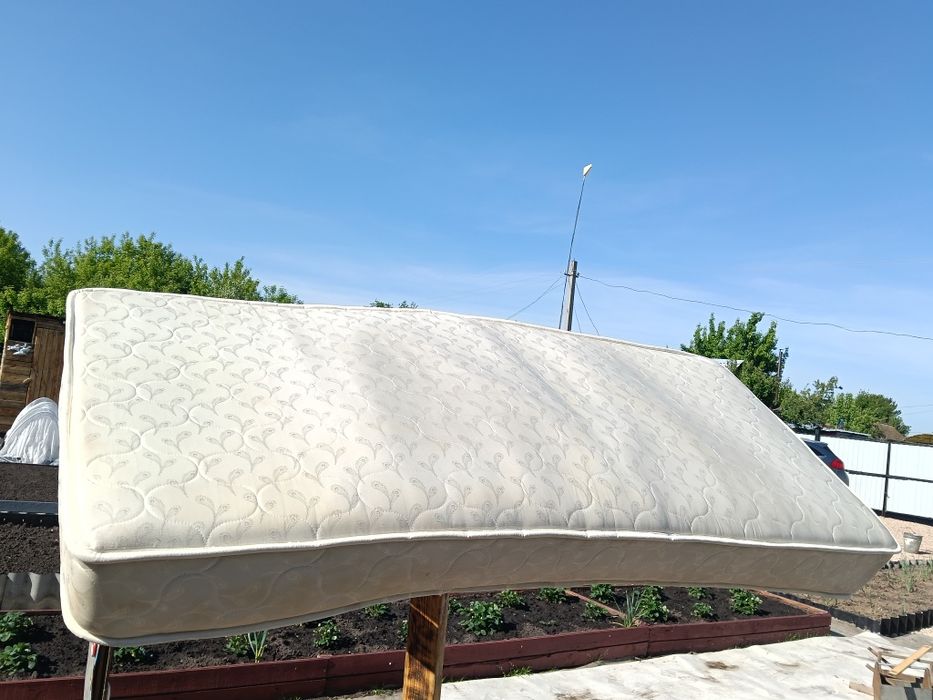 продам матрас на одно спальную кровать