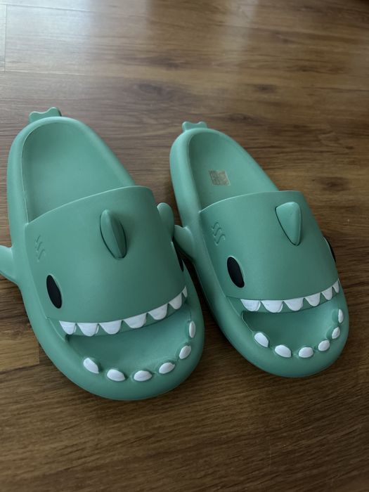 Papuci shark - Shark Slippers - en gros - Comozi si ușori