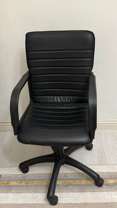 Продается удобное офисное кресло в отличном состоянии.