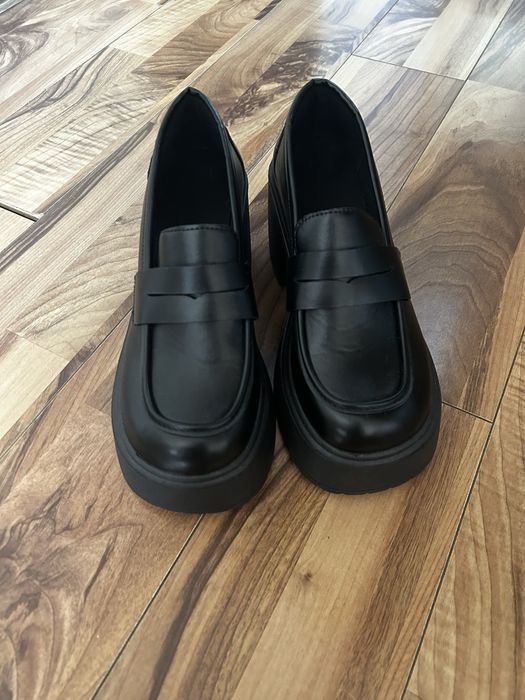 туфли черные.